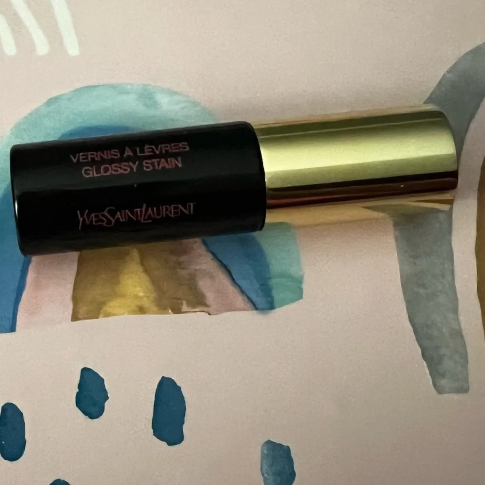 YVES SAINT LAURENT VERNIS A LEVRES GLOSSY STAIN
